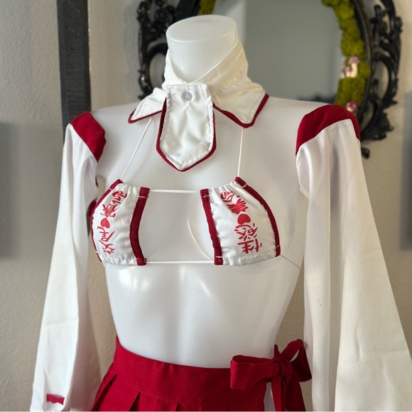 Red and White Pleated Skirt Outfit - Picture 4 of 6